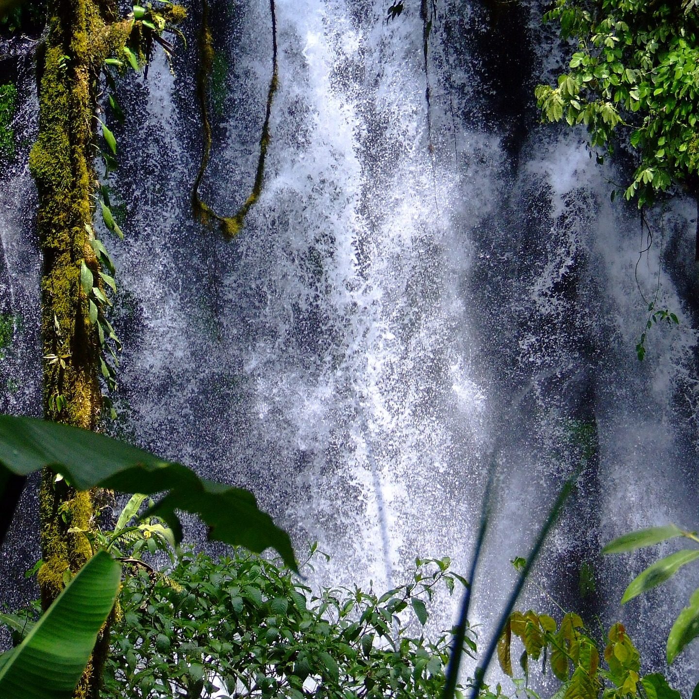 waterfalls-916567_1920 waterfalls-916567_1920